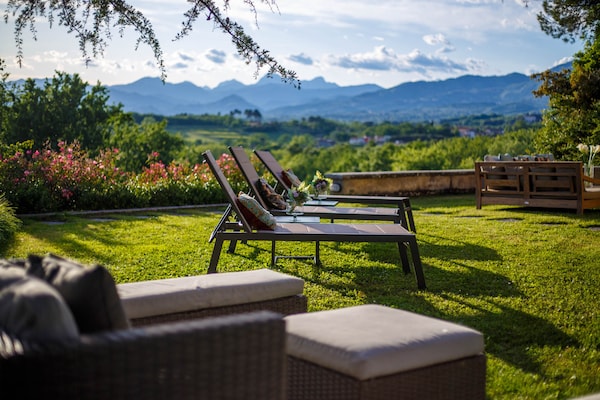 Foto van Villa met 10 slaapkamers in Lucca met zwembad - Vakantiehuis in Montecarlo - TerraceBalcony