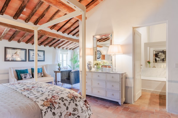 Foto van Luxe villa met 10 slaapkamers in Lucca - Vakantiehuis in Lucca - BedRoom
