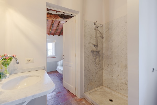 Foto van Luxe villa met 10 slaapkamers in Lucca - Vakantiehuis in Lucca - BathRoom