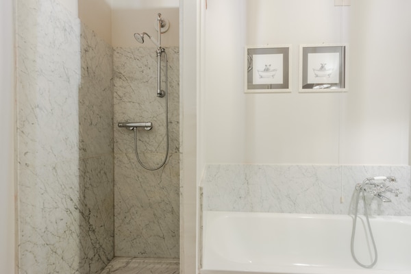 Foto van Luxe villa met 10 slaapkamers in Lucca - Vakantiehuis in Lucca - BathRoom