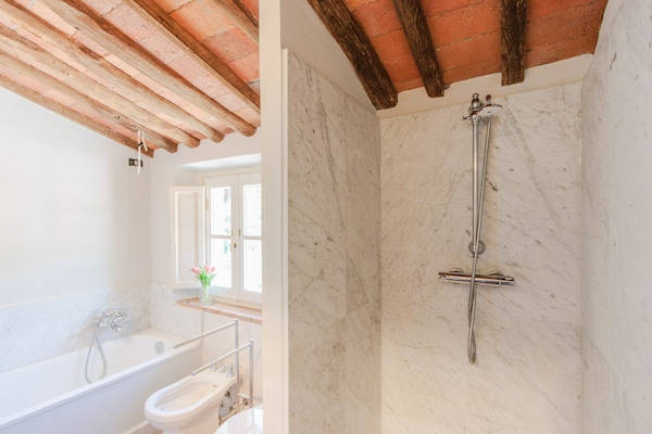 Foto van Luxe villa met 10 slaapkamers in Lucca - Vakantiehuis in Lucca - BathRoom