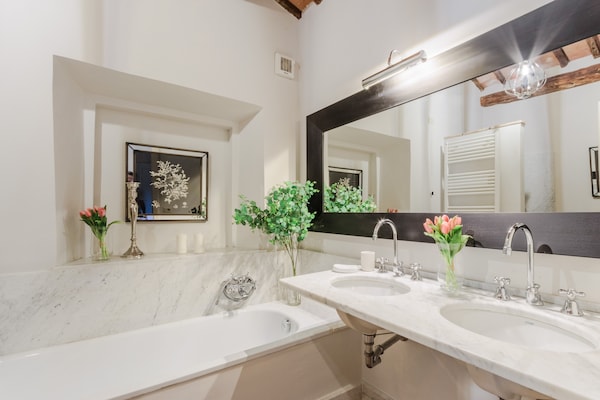 Foto van Luxe villa met 10 slaapkamers in Lucca - Vakantiehuis in Lucca - BathRoom