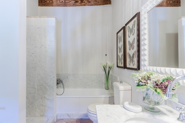 Foto van Luxe villa met 10 slaapkamers in Lucca - Vakantiehuis in Lucca - BathRoom