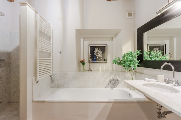 Foto van Luxe villa met 10 slaapkamers in Lucca - Vakantiehuis in Lucca - BathRoom