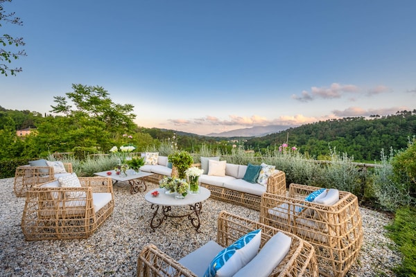 Foto van Luxe villa met 10 slaapkamers in Lucca - Vakantiehuis in Lucca - TerraceBalcony