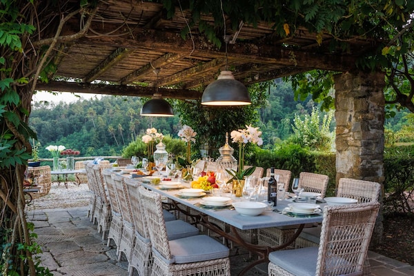 Foto van Luxe villa met 10 slaapkamers in Lucca - Vakantiehuis in Lucca - TerraceBalcony