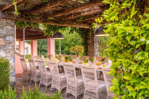 Foto van Luxe villa met 10 slaapkamers in Lucca - Vakantiehuis in Lucca - TerraceBalcony