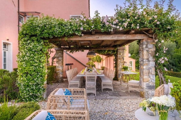 Foto van Luxe villa met 10 slaapkamers in Lucca - Vakantiehuis in Lucca - TerraceBalcony