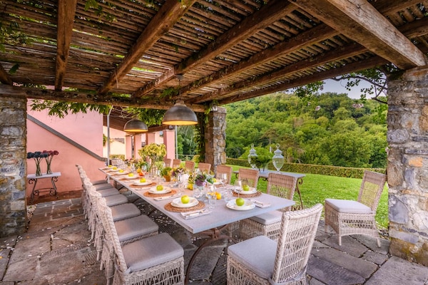 Foto van Luxe villa met 10 slaapkamers in Lucca - Vakantiehuis in Lucca - TerraceBalcony