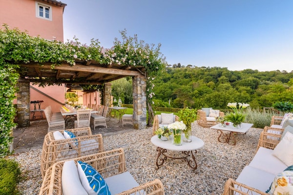 Foto van Luxe villa met 10 slaapkamers in Lucca - Vakantiehuis in Lucca - TerraceBalcony