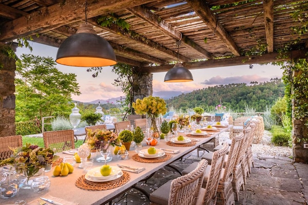 Foto van Luxe villa met 10 slaapkamers in Lucca - Vakantiehuis in Lucca - TerraceBalcony