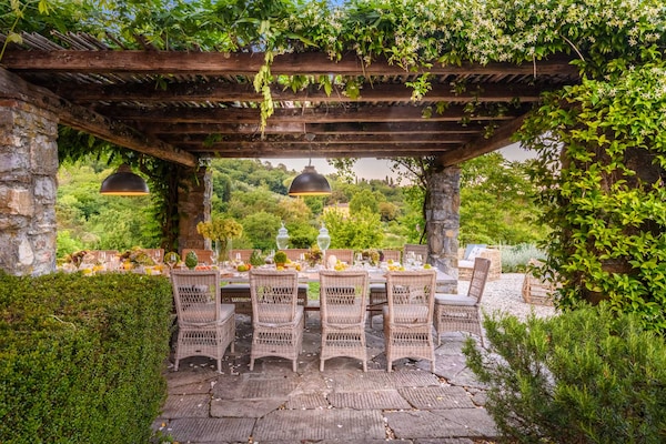 Foto van Luxe villa met 10 slaapkamers in Lucca - Vakantiehuis in Lucca - TerraceBalcony