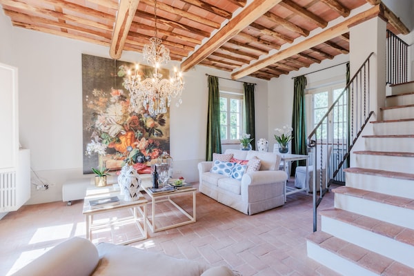 Foto van Luxe villa met 10 slaapkamers in Lucca - Vakantiehuis in Lucca - LivingRoom