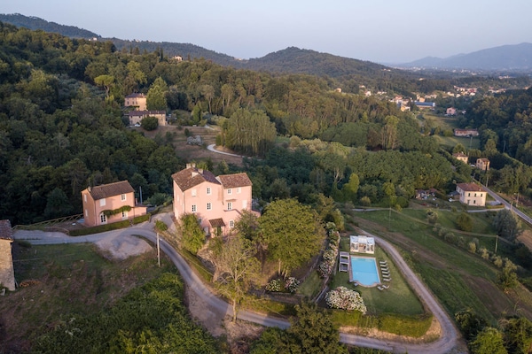 Foto van Luxe villa met 10 slaapkamers in Lucca - Vakantiehuis in Lucca - ExteriorSummer
