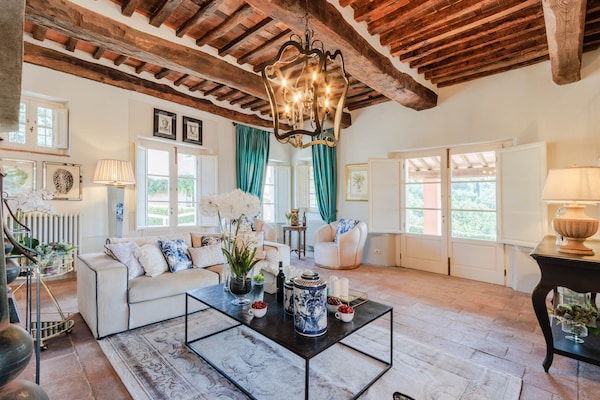 Foto van Luxe villa met 10 slaapkamers in Lucca - Vakantiehuis in Lucca - LivingRoom
