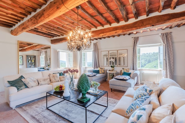 Foto van Luxe villa met 10 slaapkamers in Lucca - Vakantiehuis in Lucca - LivingRoom