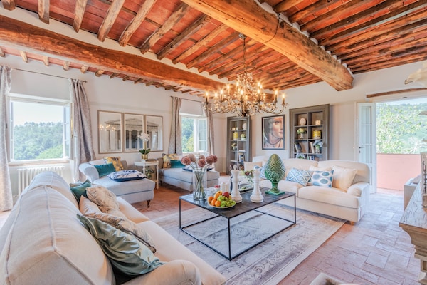 Foto van Luxe villa met 10 slaapkamers in Lucca - Vakantiehuis in Lucca - LivingRoom