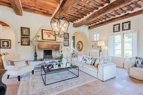 Foto van Luxe villa met 10 slaapkamers in Lucca - Vakantiehuis in Lucca - LivingRoom