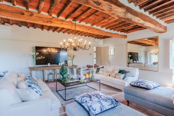 Foto van Luxe villa met 10 slaapkamers in Lucca - Vakantiehuis in Lucca - LivingRoom