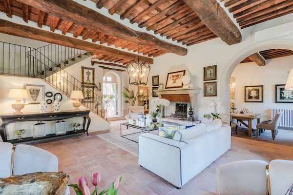 Foto van Luxe villa met 10 slaapkamers in Lucca - Vakantiehuis in Lucca - LivingRoom
