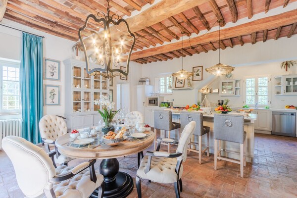 Foto van Luxe villa met 10 slaapkamers in Lucca - Vakantiehuis in Lucca - DiningRoom