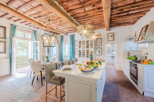 Foto van Luxe villa met 10 slaapkamers in Lucca - Vakantiehuis in Lucca - DiningRoom