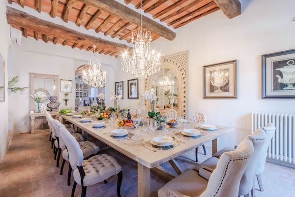 Foto van Luxe villa met 10 slaapkamers in Lucca - Vakantiehuis in Lucca - DiningRoom