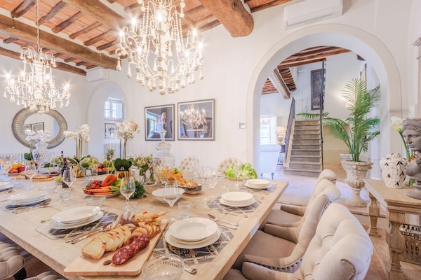 Foto van Luxe villa met 10 slaapkamers in Lucca - Vakantiehuis in Lucca - DiningRoom