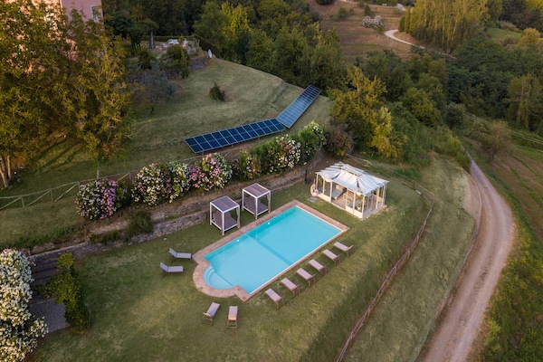 Foto van Luxe villa met 10 slaapkamers in Lucca - Vakantiehuis in Lucca - ExteriorSummer