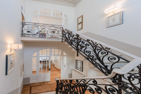 Foto van Villa in Lucca bij historische muren - Vakantiehuis in Lucca - Stairs
