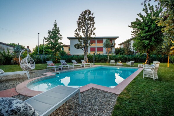 Foto van Villa in Lucca bij historische muren - Vakantiehuis in Lucca - PoolOfHouse
