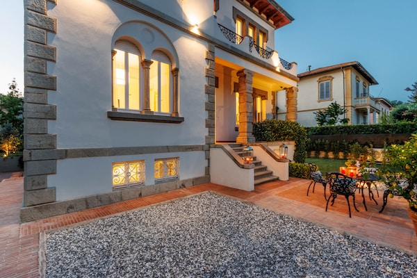 Foto van Villa in Lucca bij historische muren - Vakantiehuis in Lucca - HallReception