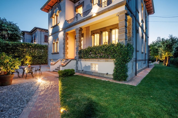 Foto van Villa in Lucca bij historische muren - Vakantiehuis in Lucca - ExteriorSummer
