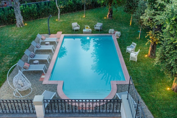 Foto van Villa in Lucca bij historische muren - Vakantiehuis in Lucca - PoolOfHouse