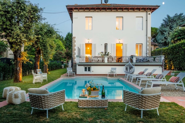 Foto van Villa in Lucca bij historische muren - Vakantiehuis in Lucca - PoolOfHouse