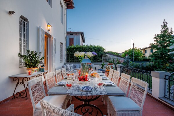 Foto van Villa in Lucca bij historische muren - Vakantiehuis in Lucca - TerraceBalcony