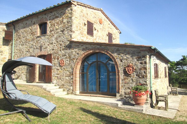 Foto van Villa in Toscane met Zwembad en Olijfgaard - Vakantiehuis in Castelnuovo di Val di Cecina (PI) - ExteriorSummer