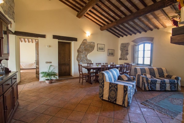 Foto van Huis in Toscane met zwembad - Vakantiehuis in Castel del Piano – GR - LivingRoom