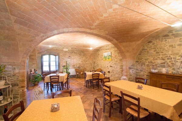Foto van Huis in Toscane met zwembad - Vakantiehuis in Castel del Piano – GR - DiningRoom