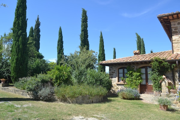 Foto van Huis in Toscane met zwembad - Vakantiehuis in Castel del Piano – GR - ExteriorSummer