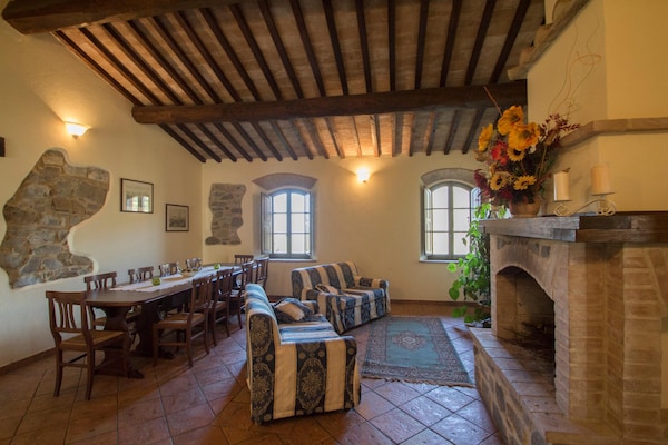 Foto van Huis in Toscane met zwembad - Vakantiehuis in Castel del Piano – GR - LivingRoom