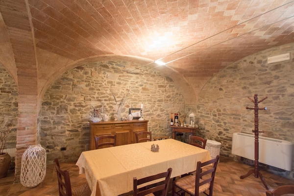 Foto van Huis in Toscane met zwembad - Vakantiehuis in Castel del Piano – GR - DiningRoom