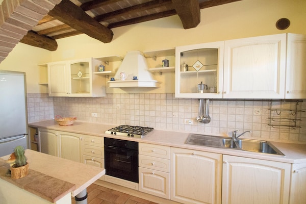 Foto van Huis in Toscane met zwembad - Vakantiehuis in Castel del Piano – GR - Kitchen
