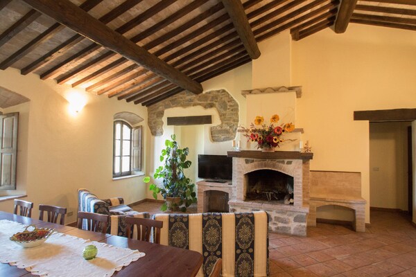Foto van Huis in Toscane met zwembad - Vakantiehuis in Castel del Piano – GR - LivingRoom