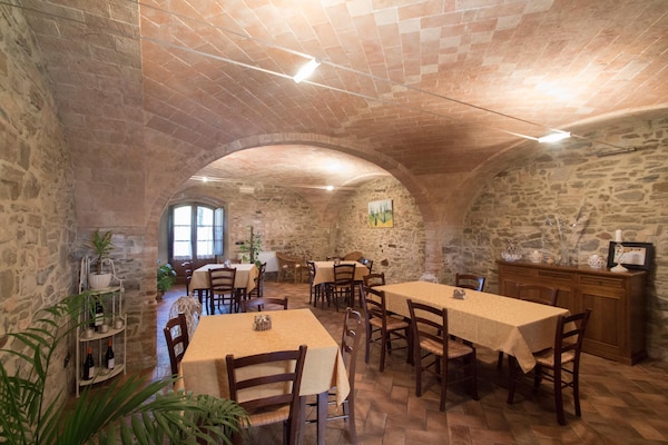 Foto van Huis in Toscane met zwembad - Vakantiehuis in Castel del Piano – GR - DiningRoom