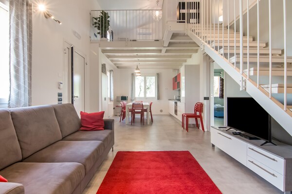 Foto van Villa in Ostra Vetere met Zwembad en Jacuzzi's - Vakantiehuis in Ostra Vetere - LivingRoom