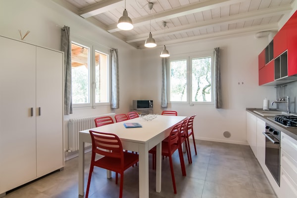 Foto van Villa in Ostra Vetere met Zwembad en Jacuzzi's - Vakantiehuis in Ostra Vetere - DiningRoom