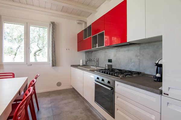 Foto van Villa in Ostra Vetere met Zwembad en Jacuzzi's - Vakantiehuis in Ostra Vetere - Kitchen