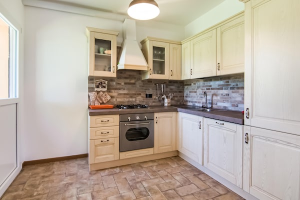Foto van Villa in Ostra Vetere met Zwembad en Jacuzzi's - Vakantiehuis in Ostra Vetere - Kitchen
