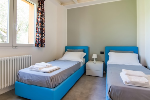 Foto van Villa in Ostra Vetere met Zwembad en Jacuzzi's - Vakantiehuis in Ostra Vetere - BedRoom